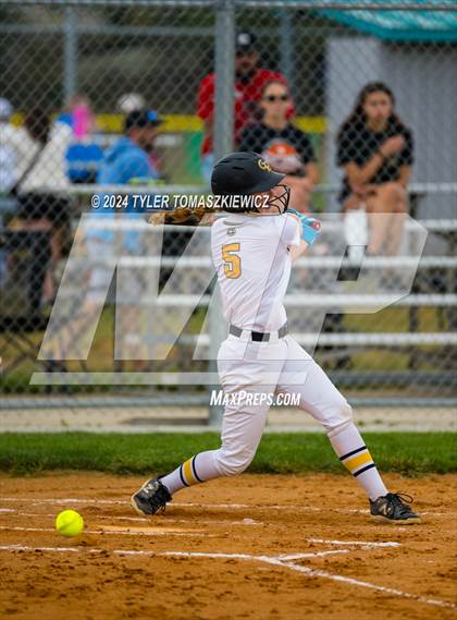 Thumbnail 2 in Gretna East vs. Hastings photogallery.