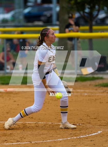 Thumbnail 2 in Gretna East vs. Hastings photogallery.