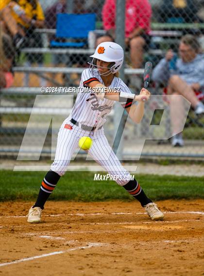 Thumbnail 2 in Gretna East vs. Hastings photogallery.