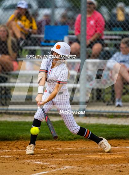 Thumbnail 2 in Gretna East vs. Hastings photogallery.