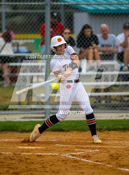 Thumbnail 3 in Gretna East vs. Hastings photogallery.