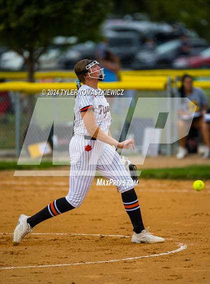 Thumbnail 1 in Gretna East vs. Hastings photogallery.
