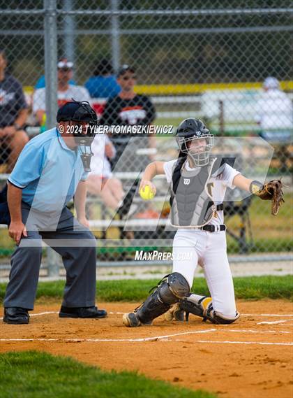 Thumbnail 2 in Gretna East vs. Hastings photogallery.
