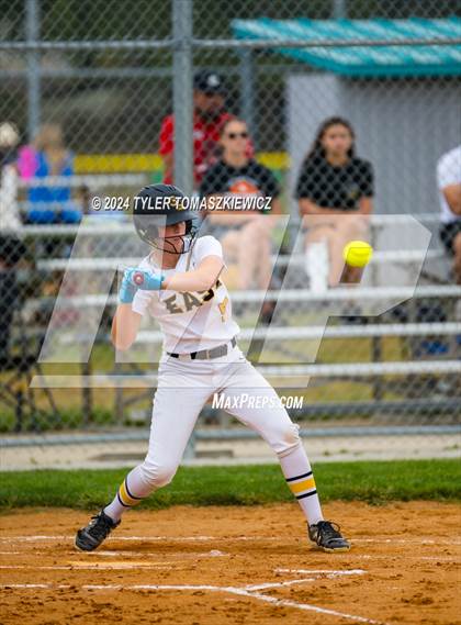 Thumbnail 2 in Gretna East vs. Hastings photogallery.