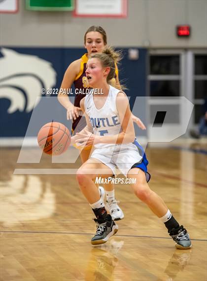 Thumbnail 3 in Toutle Lake vs South Bend (WIAA 2B District Playoff) photogallery.