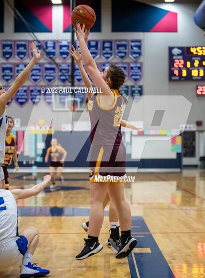 Thumbnail 3 in Toutle Lake vs South Bend (WIAA 2B District Playoff) photogallery.