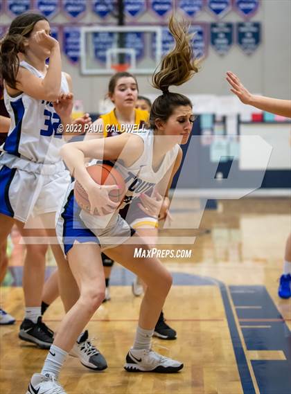 Thumbnail 2 in Toutle Lake vs South Bend (WIAA 2B District Playoff) photogallery.