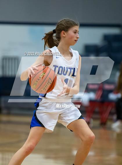 Thumbnail 2 in Toutle Lake vs South Bend (WIAA 2B District Playoff) photogallery.