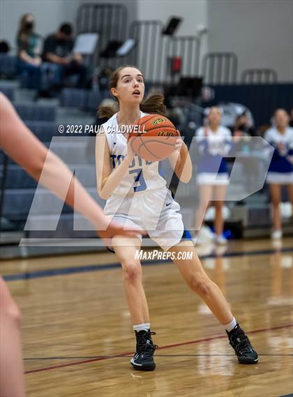 Thumbnail 2 in Toutle Lake vs South Bend (WIAA 2B District Playoff) photogallery.