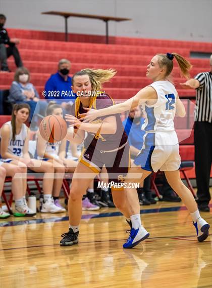 Thumbnail 3 in Toutle Lake vs South Bend (WIAA 2B District Playoff) photogallery.