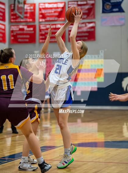 Thumbnail 3 in Toutle Lake vs South Bend (WIAA 2B District Playoff) photogallery.
