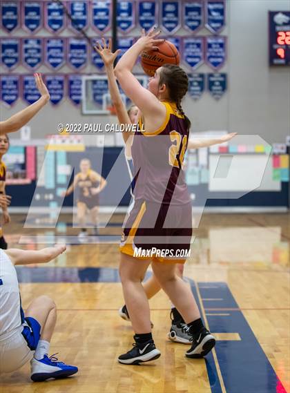 Thumbnail 2 in Toutle Lake vs South Bend (WIAA 2B District Playoff) photogallery.