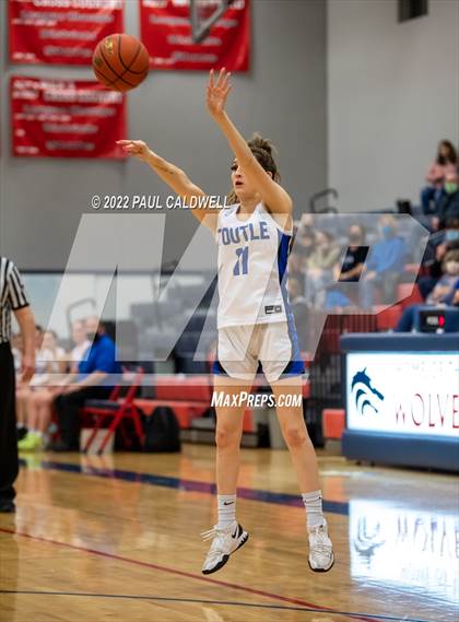 Thumbnail 2 in Toutle Lake vs South Bend (WIAA 2B District Playoff) photogallery.