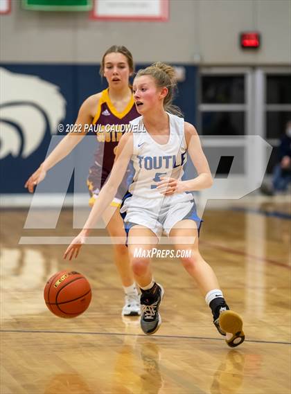 Thumbnail 2 in Toutle Lake vs South Bend (WIAA 2B District Playoff) photogallery.