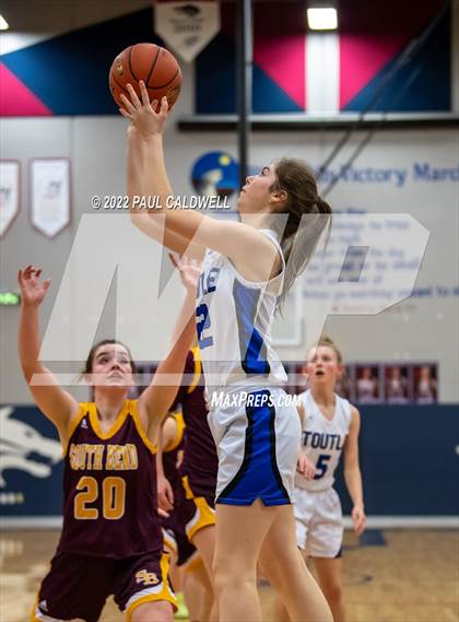 Thumbnail 1 in Toutle Lake vs South Bend (WIAA 2B District Playoff) photogallery.
