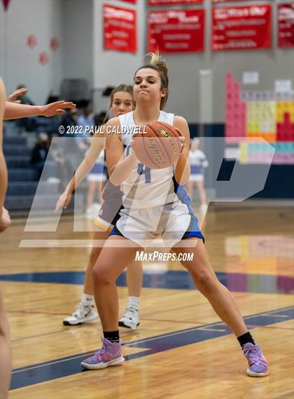 Thumbnail 3 in Toutle Lake vs South Bend (WIAA 2B District Playoff) photogallery.