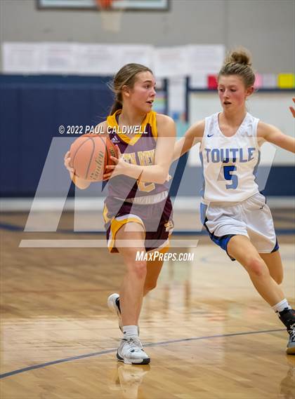 Thumbnail 3 in Toutle Lake vs South Bend (WIAA 2B District Playoff) photogallery.