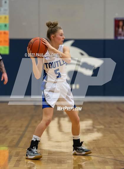Thumbnail 3 in Toutle Lake vs South Bend (WIAA 2B District Playoff) photogallery.