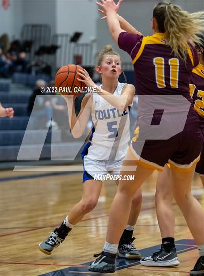 Thumbnail 3 in Toutle Lake vs South Bend (WIAA 2B District Playoff) photogallery.
