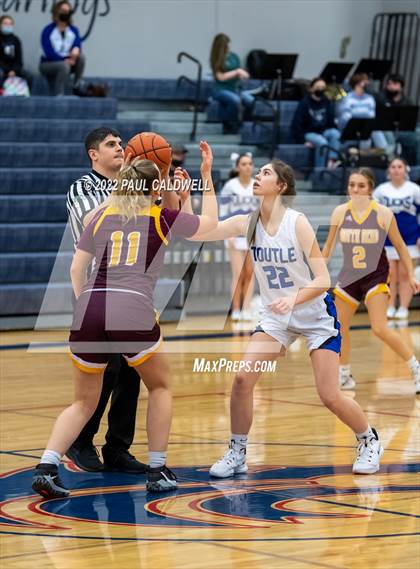 Thumbnail 2 in Toutle Lake vs South Bend (WIAA 2B District Playoff) photogallery.