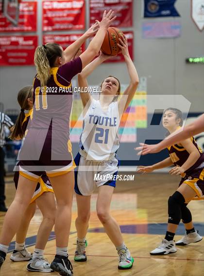 Thumbnail 2 in Toutle Lake vs South Bend (WIAA 2B District Playoff) photogallery.