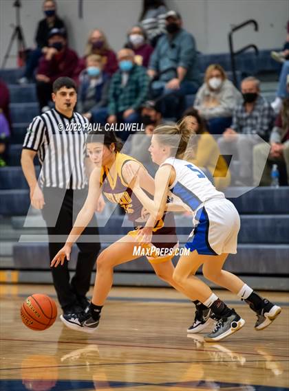 Thumbnail 3 in Toutle Lake vs South Bend (WIAA 2B District Playoff) photogallery.