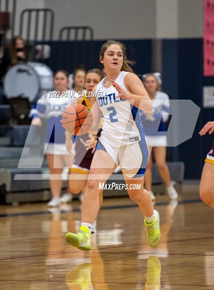 Thumbnail 2 in Toutle Lake vs South Bend (WIAA 2B District Playoff) photogallery.