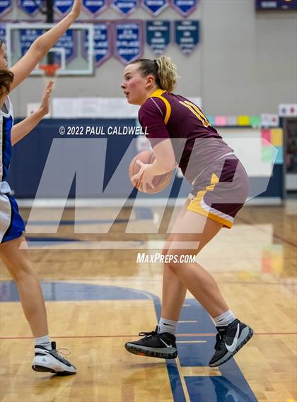 Thumbnail 3 in Toutle Lake vs South Bend (WIAA 2B District Playoff) photogallery.