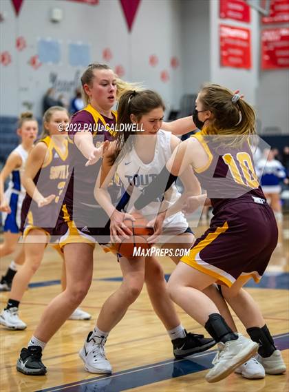 Thumbnail 3 in Toutle Lake vs South Bend (WIAA 2B District Playoff) photogallery.