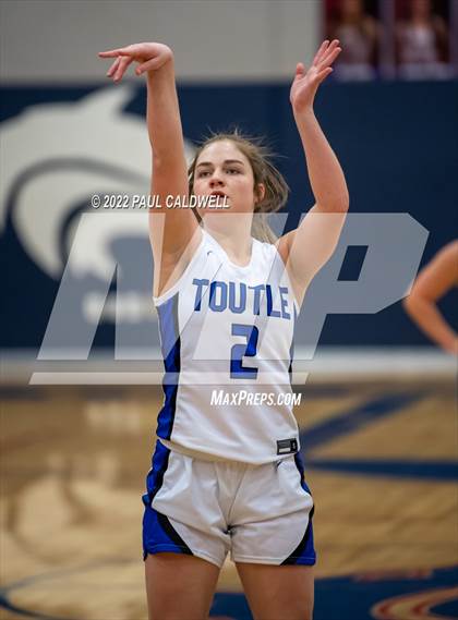 Thumbnail 3 in Toutle Lake vs South Bend (WIAA 2B District Playoff) photogallery.