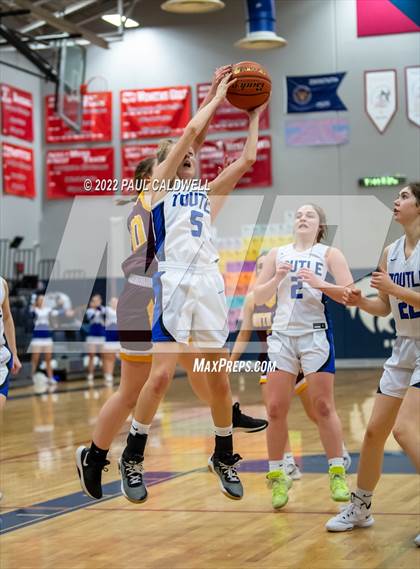 Thumbnail 3 in Toutle Lake vs South Bend (WIAA 2B District Playoff) photogallery.