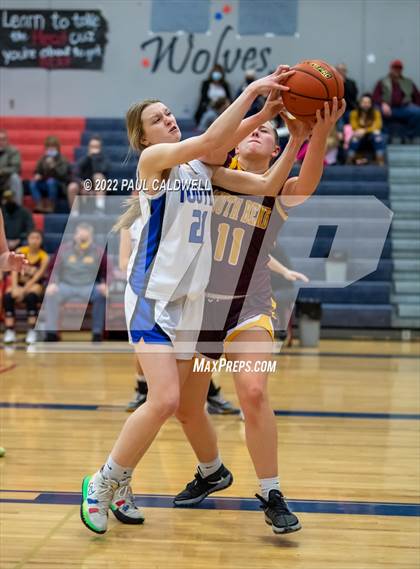 Thumbnail 1 in Toutle Lake vs South Bend (WIAA 2B District Playoff) photogallery.