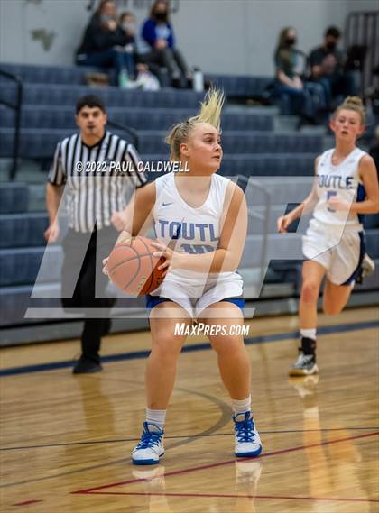 Thumbnail 2 in Toutle Lake vs South Bend (WIAA 2B District Playoff) photogallery.