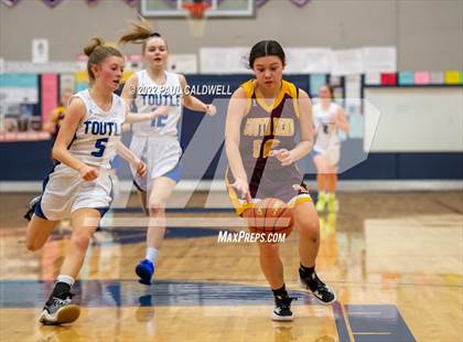 Thumbnail 1 in Toutle Lake vs South Bend (WIAA 2B District Playoff) photogallery.