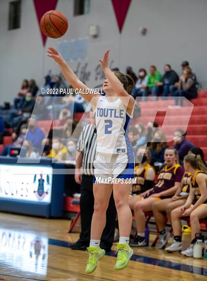 Thumbnail 3 in Toutle Lake vs South Bend (WIAA 2B District Playoff) photogallery.