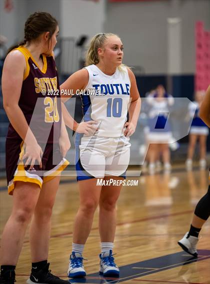 Thumbnail 2 in Toutle Lake vs South Bend (WIAA 2B District Playoff) photogallery.