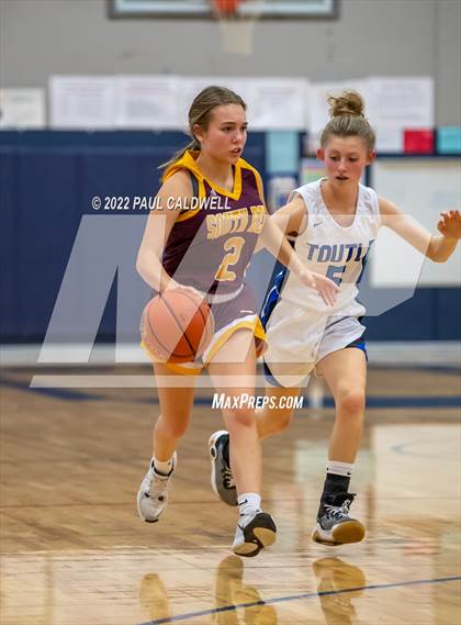 Thumbnail 2 in Toutle Lake vs South Bend (WIAA 2B District Playoff) photogallery.