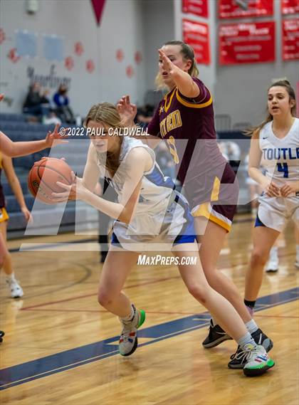 Thumbnail 2 in Toutle Lake vs South Bend (WIAA 2B District Playoff) photogallery.