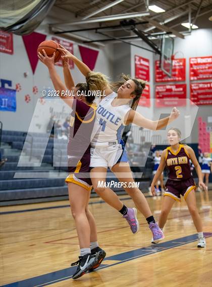 Thumbnail 3 in Toutle Lake vs South Bend (WIAA 2B District Playoff) photogallery.