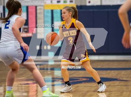 Thumbnail 3 in Toutle Lake vs South Bend (WIAA 2B District Playoff) photogallery.