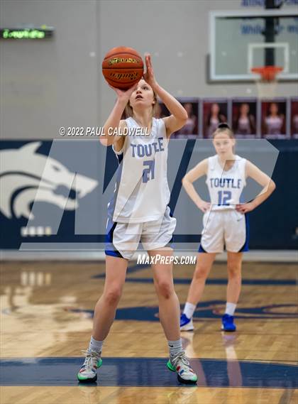 Thumbnail 2 in Toutle Lake vs South Bend (WIAA 2B District Playoff) photogallery.