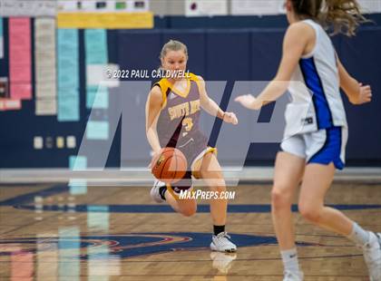 Thumbnail 2 in Toutle Lake vs South Bend (WIAA 2B District Playoff) photogallery.