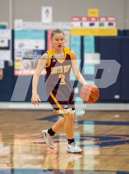 Thumbnail 2 in Toutle Lake vs South Bend (WIAA 2B District Playoff) photogallery.
