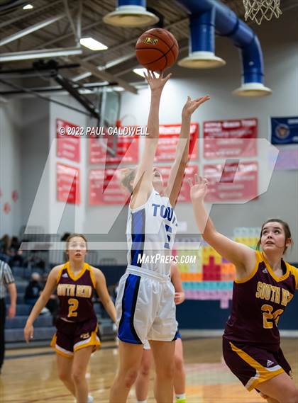 Thumbnail 2 in Toutle Lake vs South Bend (WIAA 2B District Playoff) photogallery.