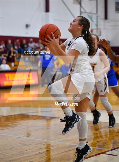 Thumbnail 1 in Thorndale vs Rockdale (Thorndale Shootout) photogallery.