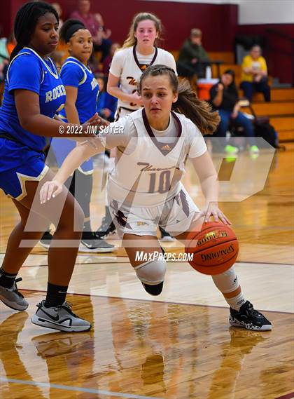 Thumbnail 2 in Thorndale vs Rockdale (Thorndale Shootout) photogallery.