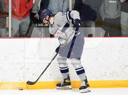 Thumbnail 2 in Kent vs. Avon Old Farms (Avon Christmas Classic Final) photogallery.