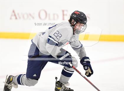 Thumbnail 3 in Kent vs. Avon Old Farms (Avon Christmas Classic Final) photogallery.
