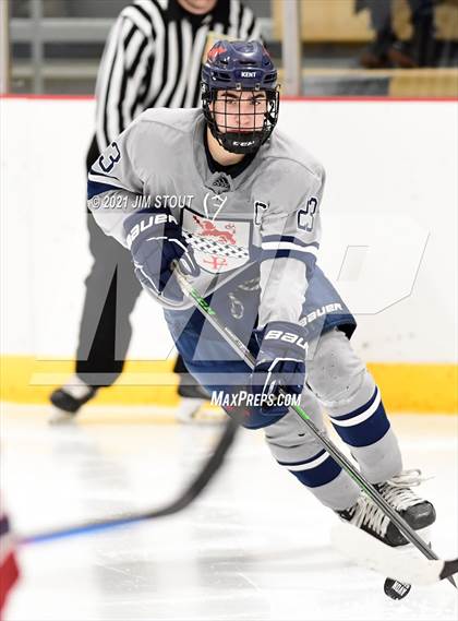 Thumbnail 3 in Kent vs. Avon Old Farms (Avon Christmas Classic Final) photogallery.