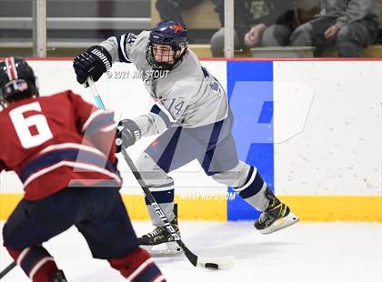 Thumbnail 2 in Kent vs. Avon Old Farms (Avon Christmas Classic Final) photogallery.